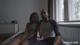 Miriam Prado szenvedélyesen hódol a nyilvános szenvedélynek