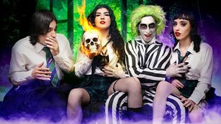 Beetlejuice XXX paródia: Aryana Starr elcsábítja a fiatal farkát a démoni bulin