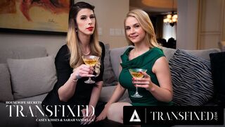 Sarah Vandella és Casey Kisses forró csábítása, miközben a férj dolgozik