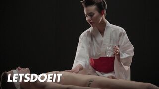 Vanessa Decker csábító masszázst nyújt Max Diornak, majd szenvedélyesen meglovagolja