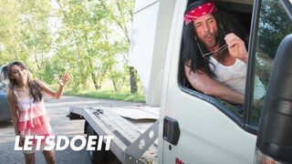 Shrima Malati kint kapja a forró élvezetet a puncájára kemény dúgás után
