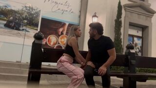 Idegen férfi csábítja el a dögös turistalányt