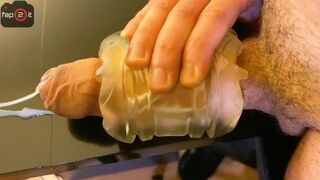 Forró huncut dörzsölés fleshlightben vad nyögésekkel és pajkos suttogásokkal intenzív extázisig