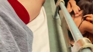 Vadul megdörzsölte a farkam a vonaton