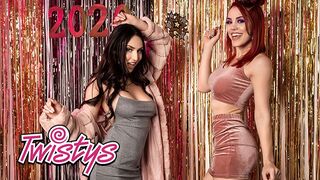 Twistys díva, Jade Baker és Molly Stewart vad punci nyalással izgatják egymást a habos kádban