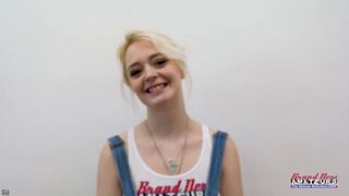 Szőke bombázó Annie Archer keményen szopja és lenyeli a Brand New Amateurs videóján