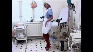 Cseh amatőr nimfomán falja a műfaszt és nyalja a spermasugarat szopás közben